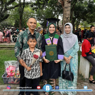 Kharisma Lana saat momen wisuda, November 2019